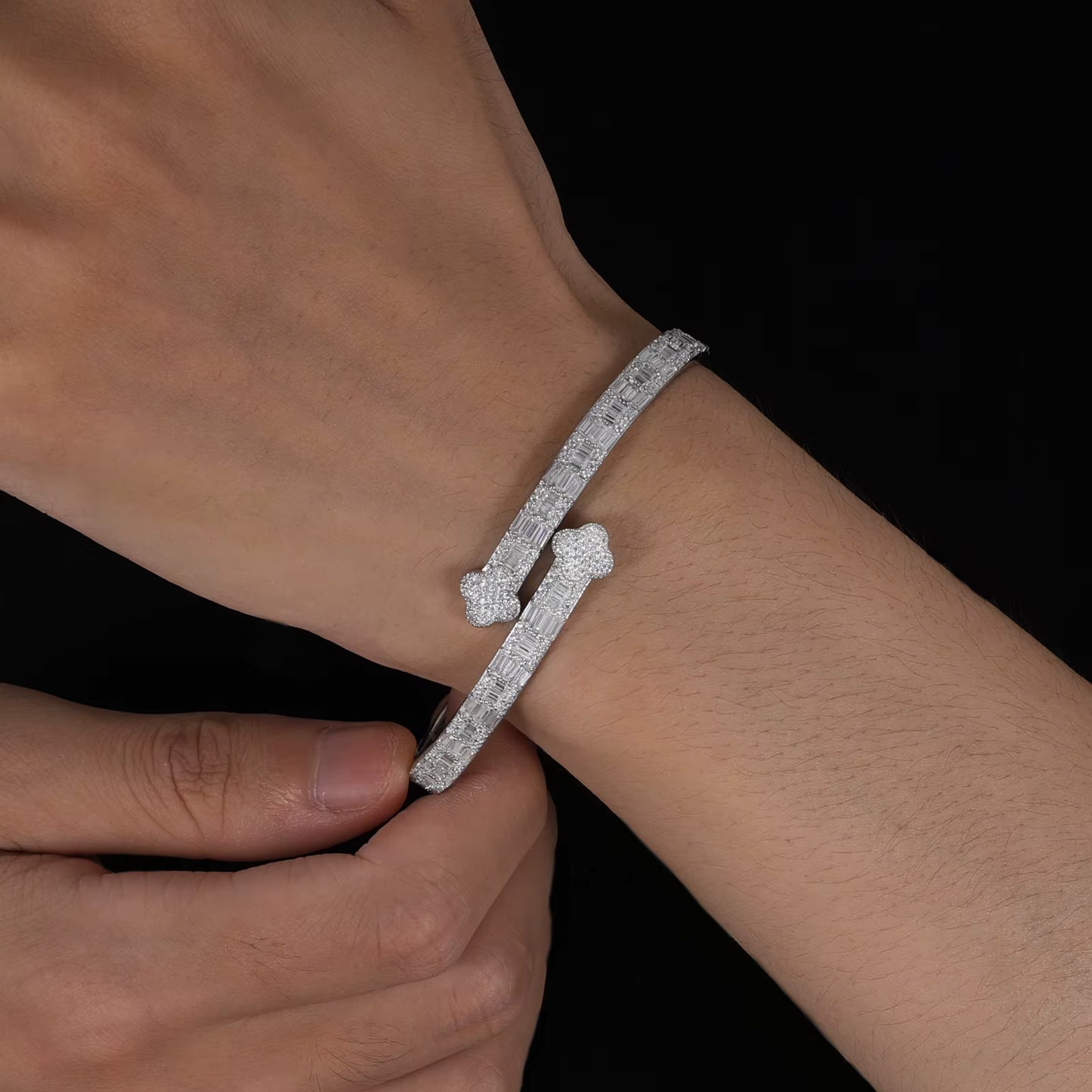 VVS Moissanite & 925 Sterling Silver - Bangle Clover Bracelet