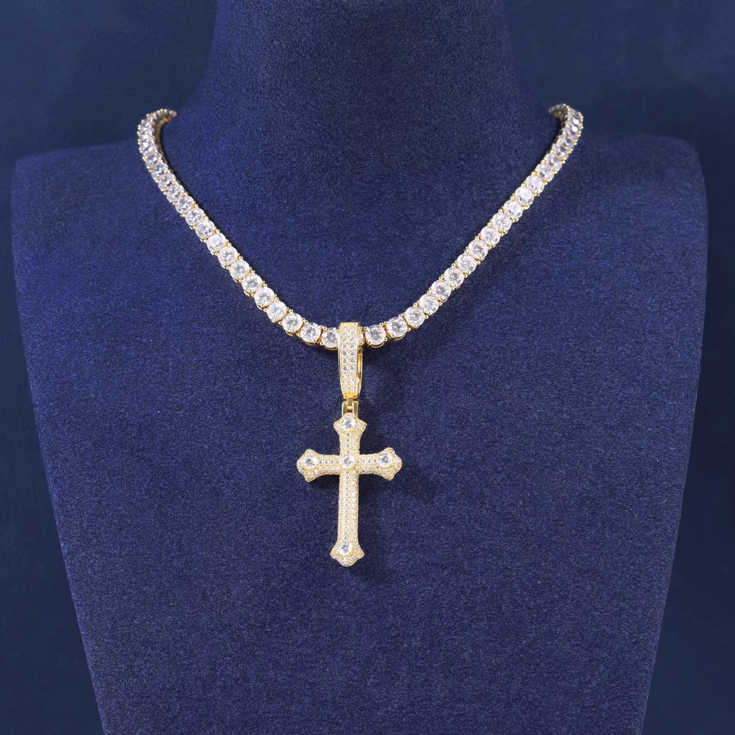 VVS Moissanite & 925 Sterling Silver - Luxury Cross Thorns