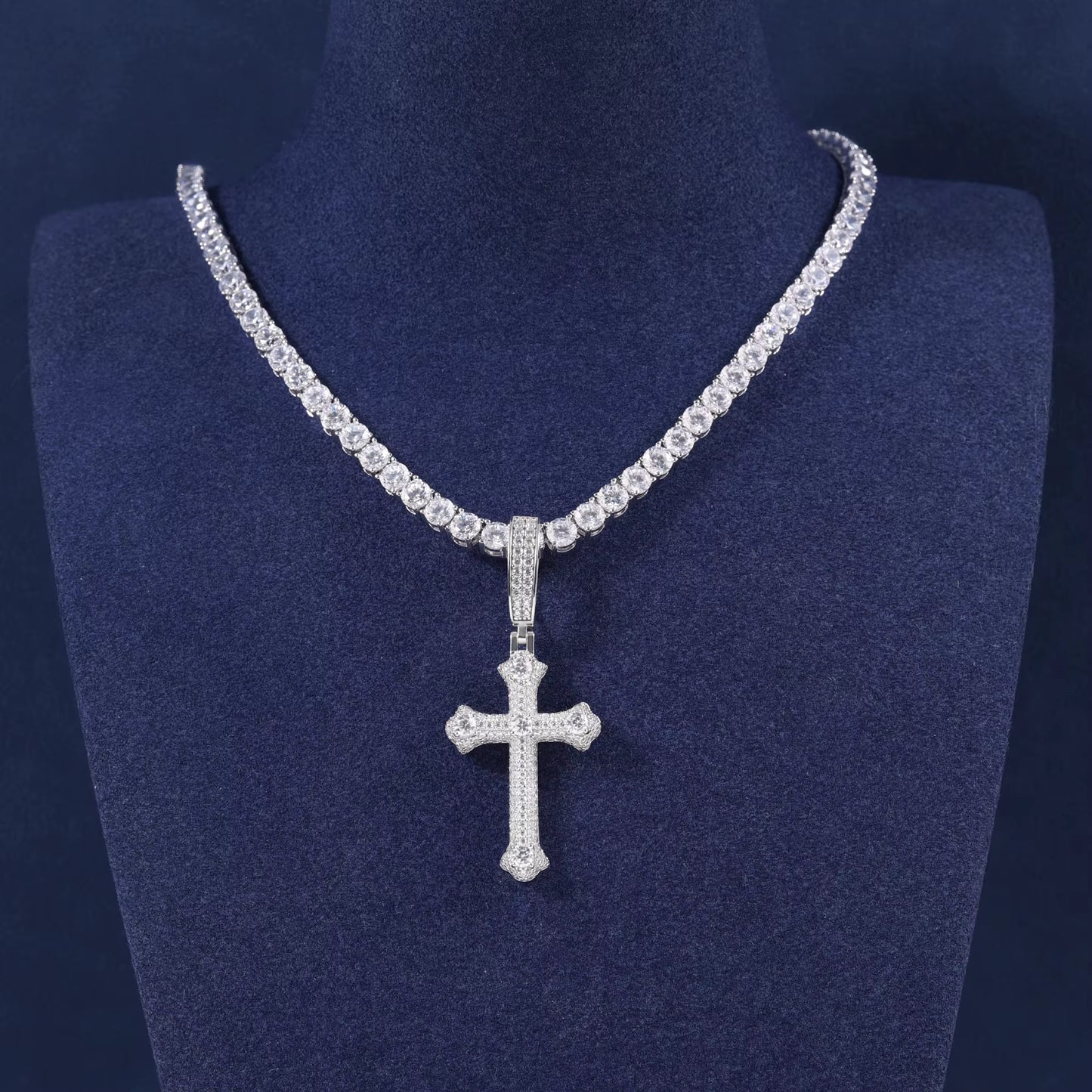 VVS Moissanite & 925 Sterling Silver - Luxury Cross Thorns