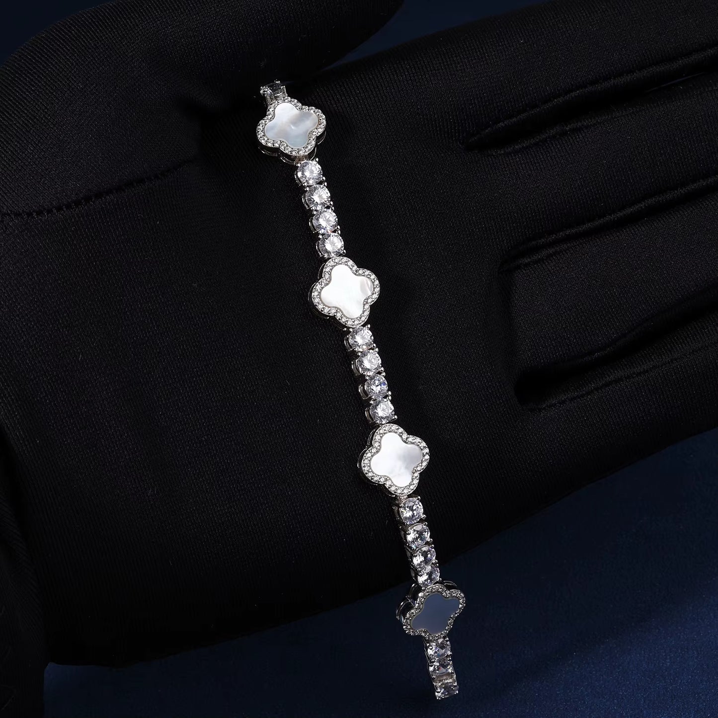 VVS Moissanite & 925 Sterling Silver - Clover Tennis Bracelet