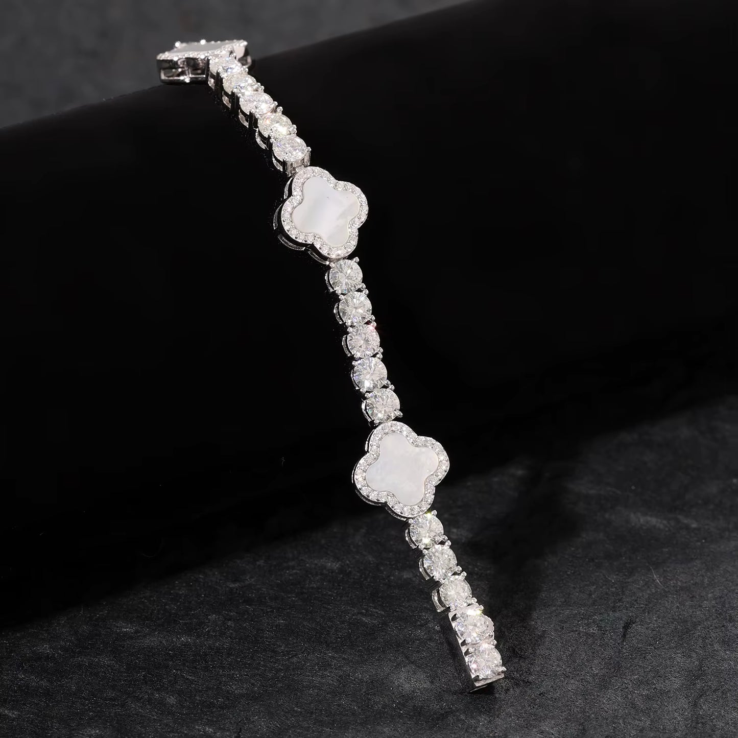 VVS Moissanite & 925 Sterling Silver - Clover Tennis Bracelet