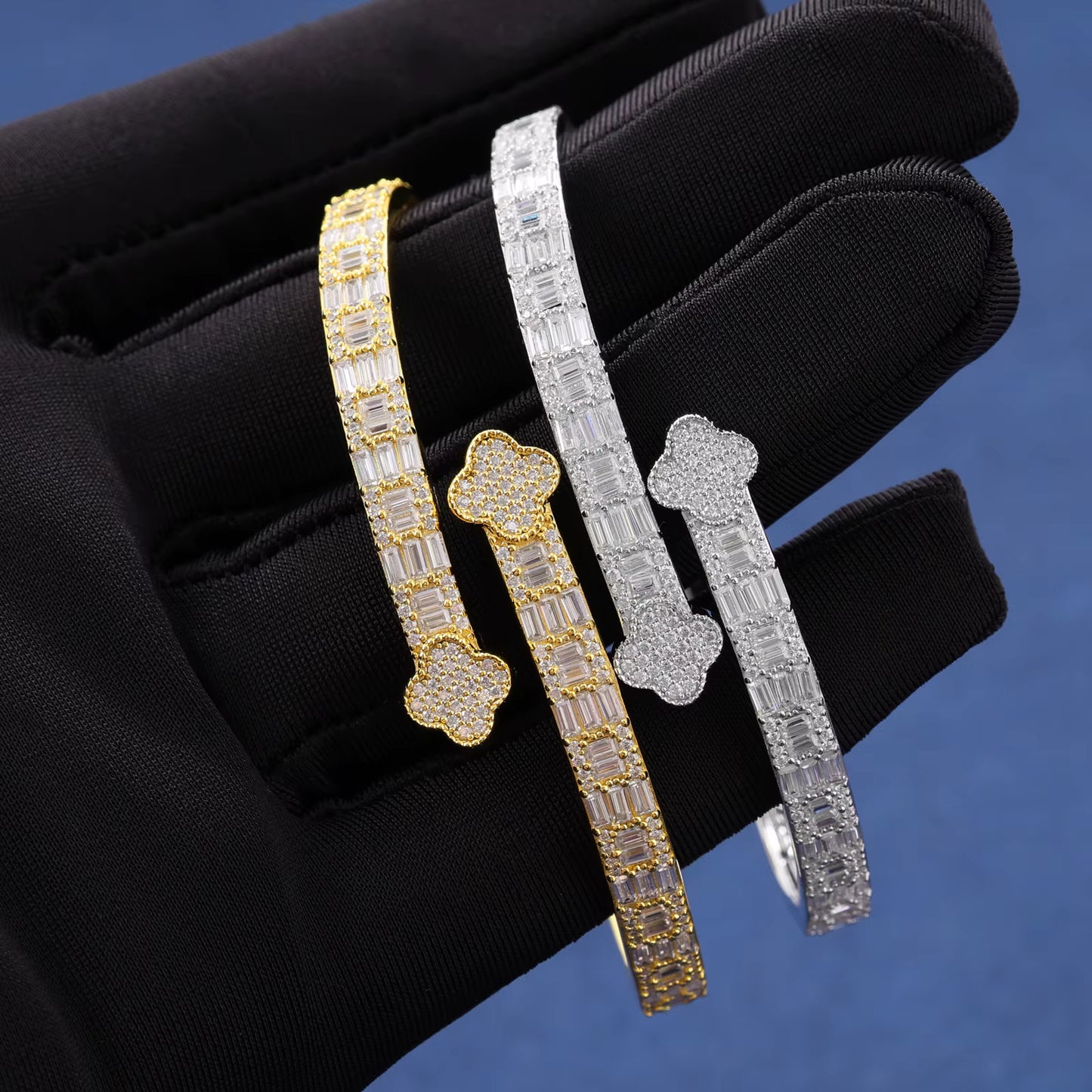 VVS Moissanite & 925 Sterling Silver - Bangle Clover Bracelet