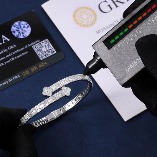 VVS Moissanite & 925 Sterling Silver - Bangle Clover Bracelet